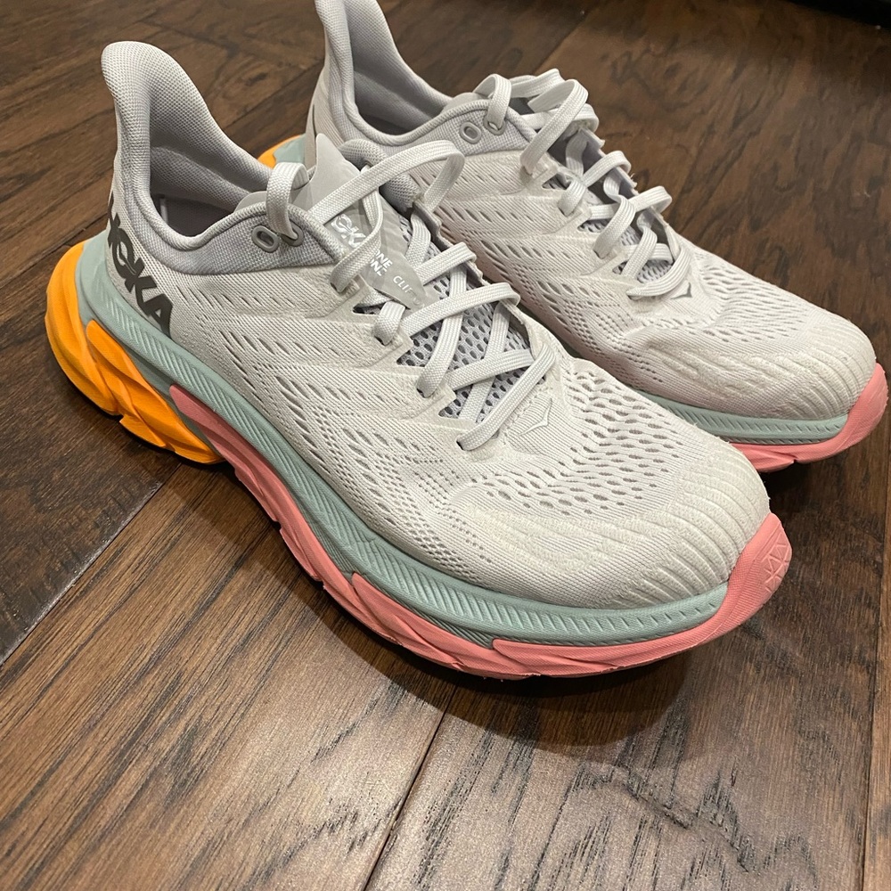 Hola Clifton Edge Size 9